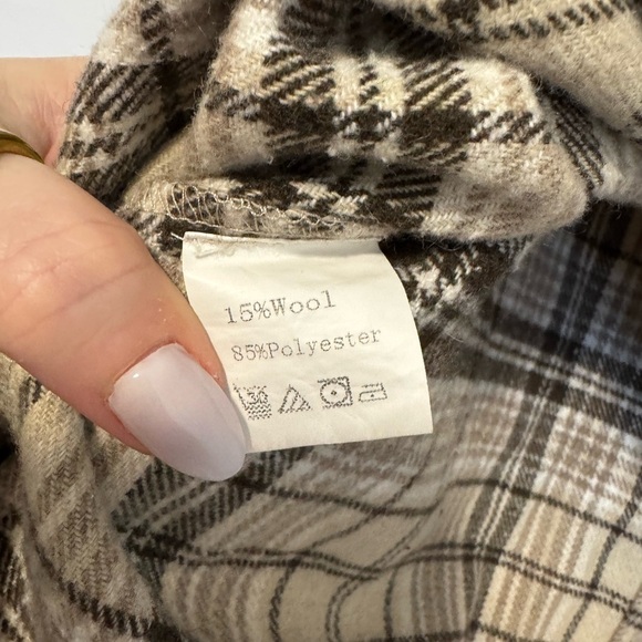 Princess Polly Tan and Black Plaid shacket button up Jacket size 4 medium fit - Picture 5 of 6